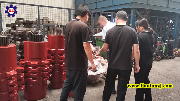 貴陽彭總開展刮板機(jī)配件業(yè)務(wù)，來我廠考察參觀！