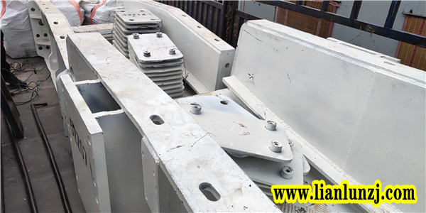 123SDE01?中部槽磨損失效主要是由于哪個部位引起的？
